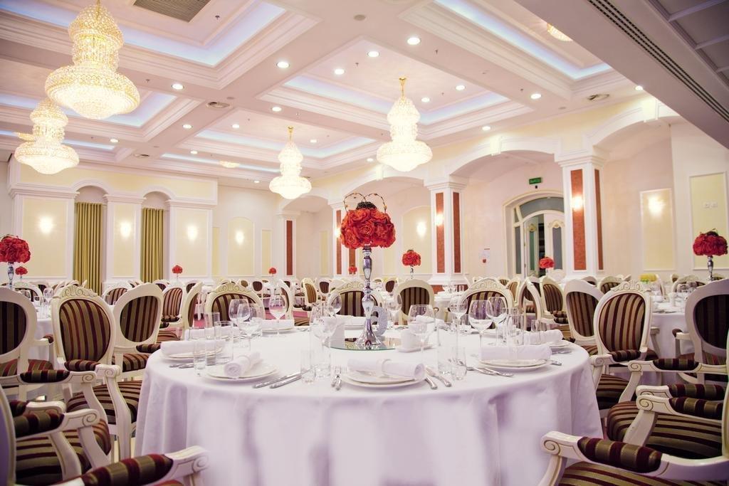 Caspian Riviera Grand Palace Hotel Ακτάου Εξωτερικό φωτογραφία The ballroom at the hotel