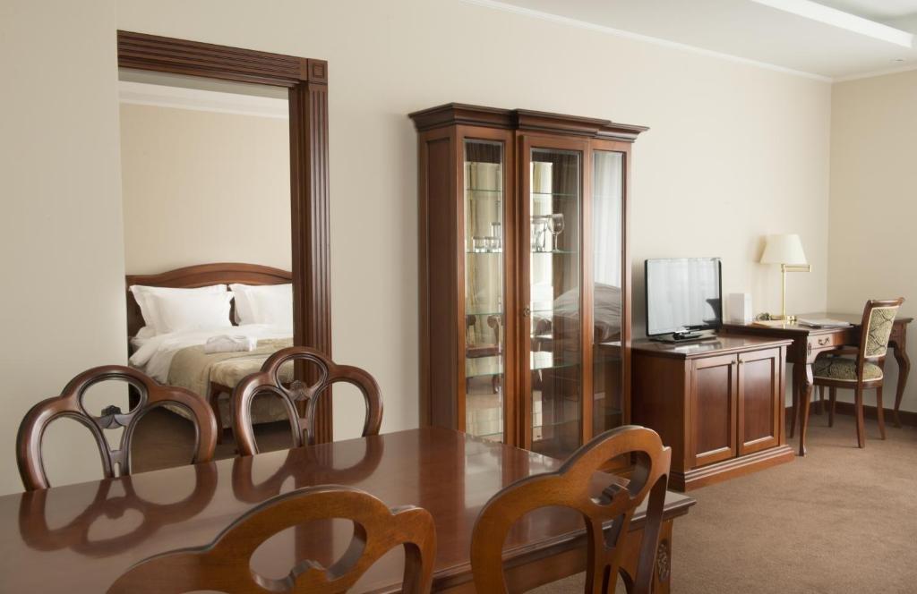Caspian Riviera Grand Palace Hotel Ακτάου Εξωτερικό φωτογραφία A typical room at the hotel