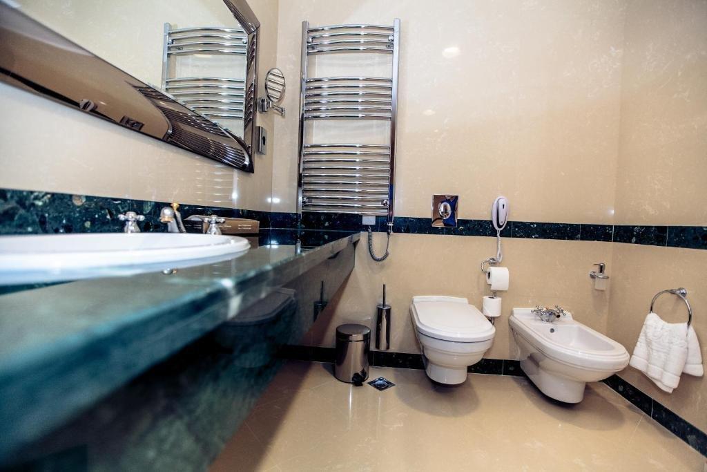 Caspian Riviera Grand Palace Hotel Ακτάου Εξωτερικό φωτογραφία A modern bathroom