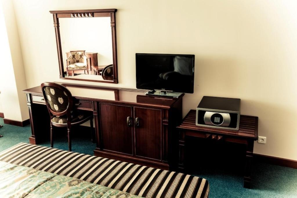 Caspian Riviera Grand Palace Hotel Ακτάου Εξωτερικό φωτογραφία A typical hotel room