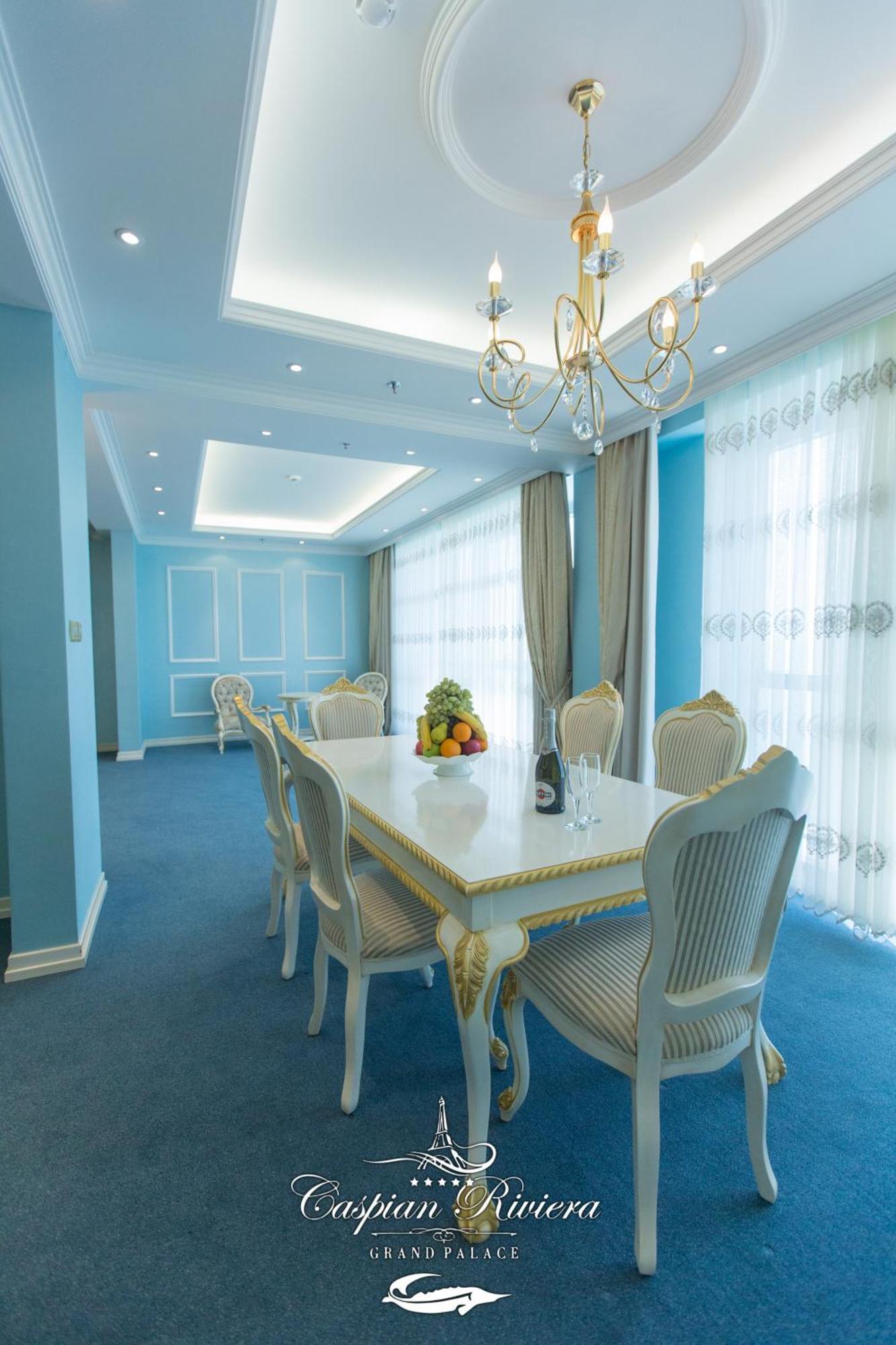 Caspian Riviera Grand Palace Hotel Ακτάου Εξωτερικό φωτογραφία A suite at the hotel