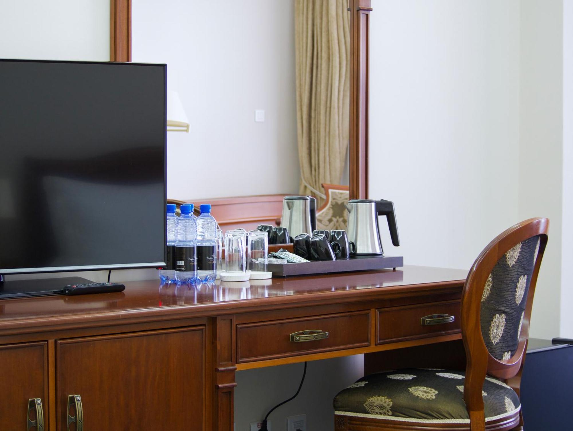 Caspian Riviera Grand Palace Hotel Ακτάου Εξωτερικό φωτογραφία A hotel room in the hotel