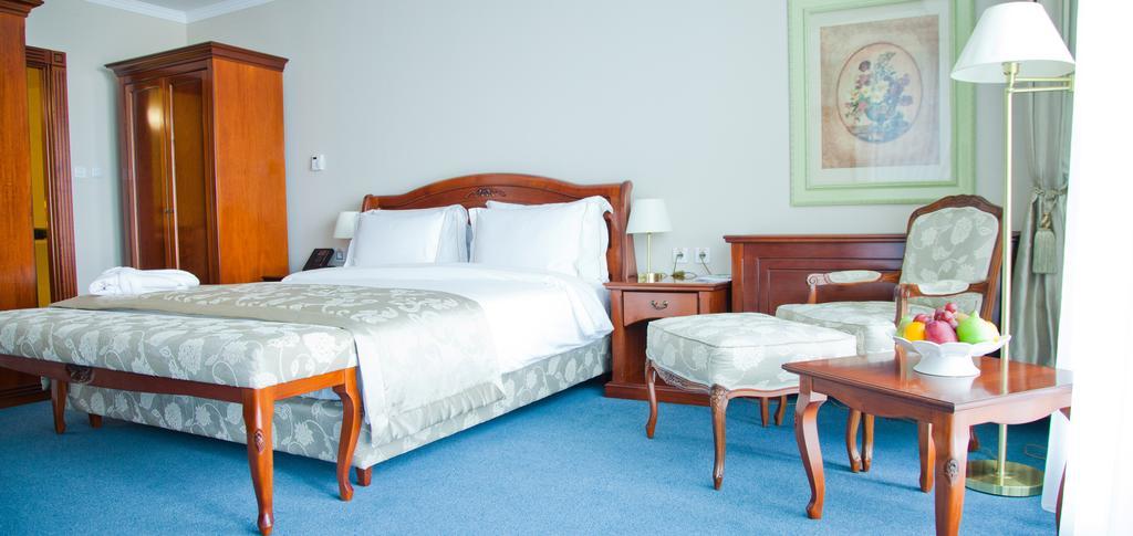 Caspian Riviera Grand Palace Hotel Ακτάου Εξωτερικό φωτογραφία A bedroom at the hotel