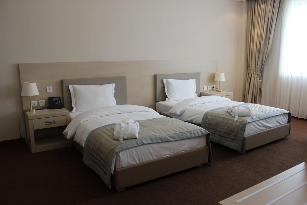 Caspian Riviera Grand Palace Hotel Ακτάου Εξωτερικό φωτογραφία A room at the hotel