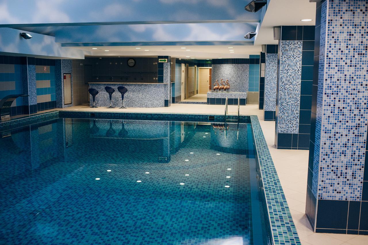 Caspian Riviera Grand Palace Hotel Ακτάου Εξωτερικό φωτογραφία The swimming pool at the hotel