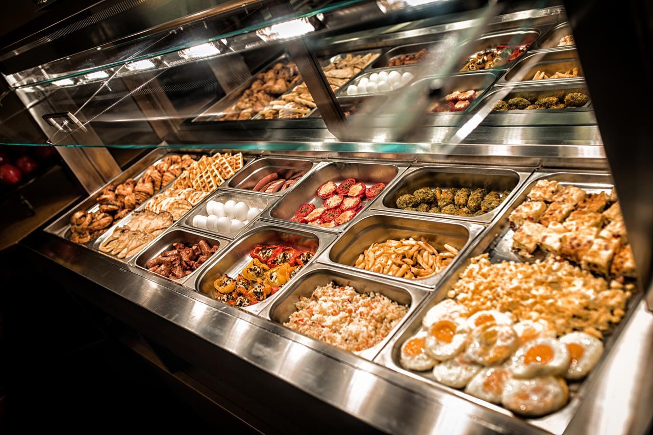 Caspian Riviera Grand Palace Hotel Ακτάου Εξωτερικό φωτογραφία A selection of dim sum at a restaurant in London