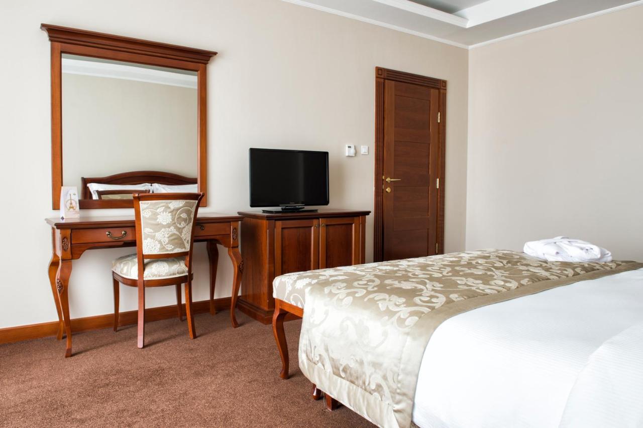 Caspian Riviera Grand Palace Hotel Ακτάου Εξωτερικό φωτογραφία A room at the hotel