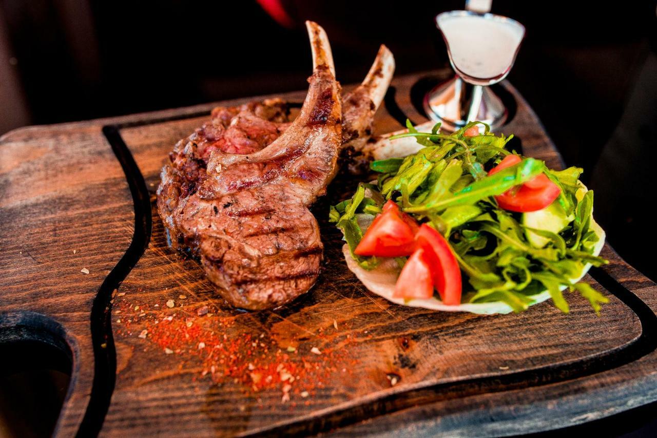 Caspian Riviera Grand Palace Hotel Ακτάου Εξωτερικό φωτογραφία A grilled lamb chop with a fresh salad